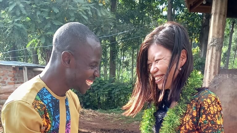ケニアで教会を開拓する日本人宣教師・河端真理子さんと夫のアンドリューさん